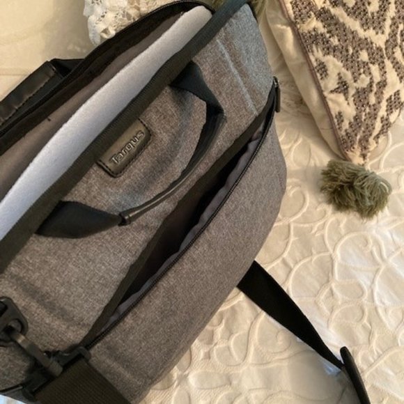 Targus Laptop Bag - Picture 3 of 5